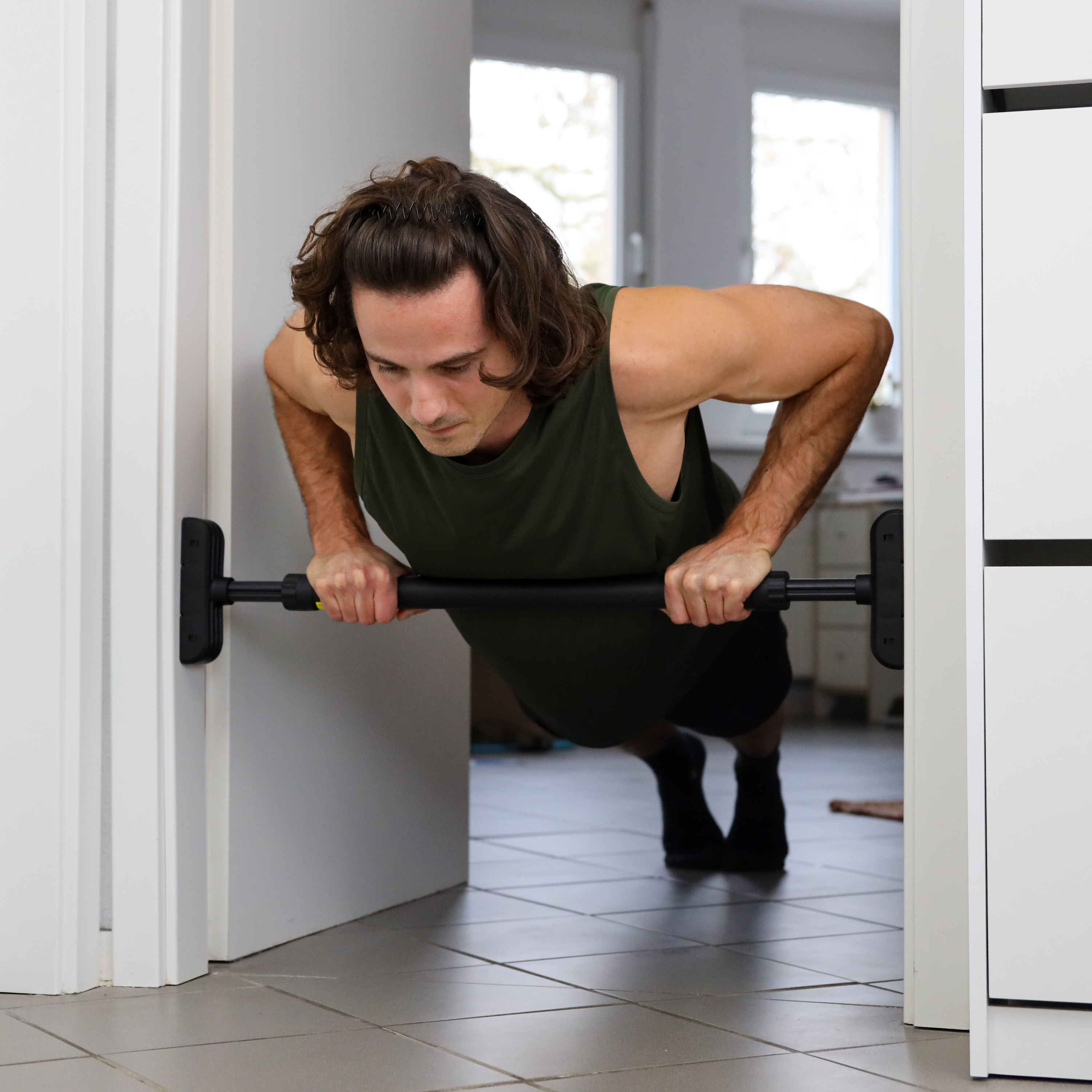 Teleskopische Klimmzugstange Türrahmen - zum Einklemmen